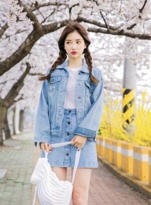 phối đồ với áo khoác jean nữ